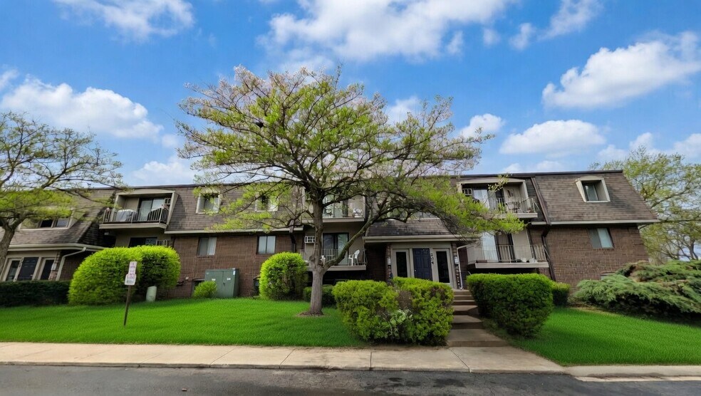 Building Photo - 204 E Bailey Rd