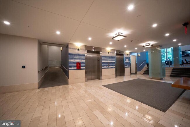 Building Photo - 1025 1st St SE