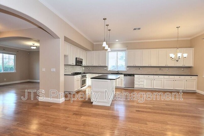 Building Photo - 2040 San Esteban Cir