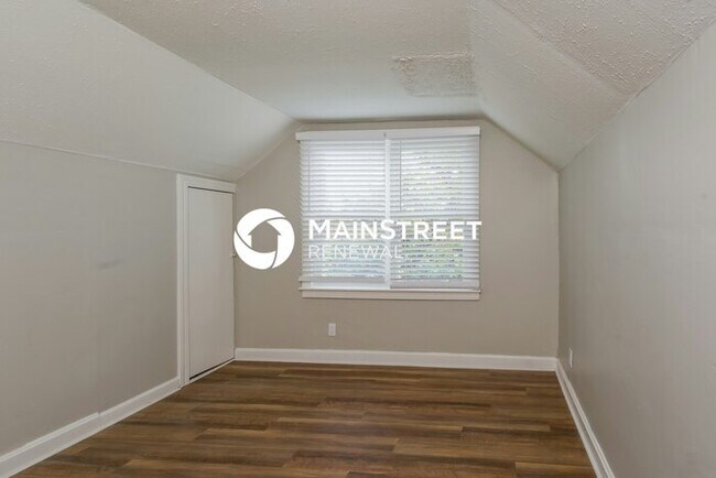 Building Photo - 3 Bedroom Pet-Friendly Home in Louisville,...