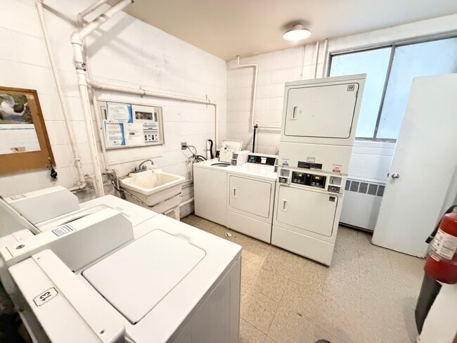 Building Photo - 1400 Chicago Ave