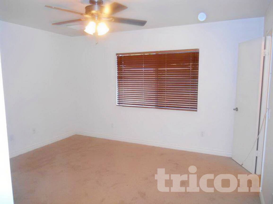 Building Photo - 1128 W Hermosa Dr