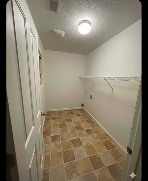 Building Photo - 5115 SE Verbena Pl