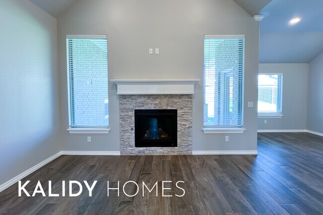 Building Photo - 805 Red River Dr
