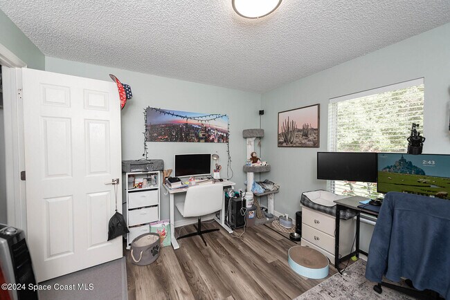 Building Photo - 721 Taluga Ave SE