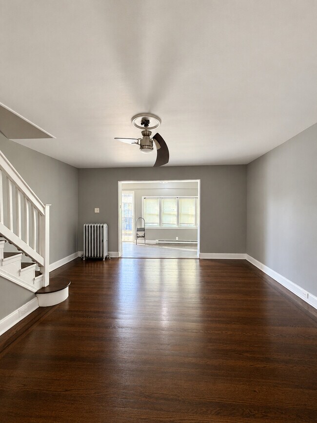 Building Photo - 6744 Linmore Ave