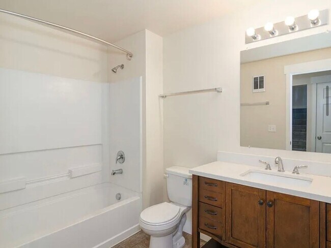 Building Photo - Spacious 4-Bedroom duplex Near EWU – Cheney, WA
