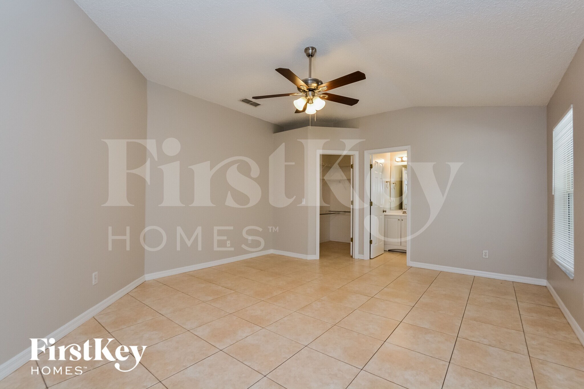 Building Photo - 569 N Apache Cir