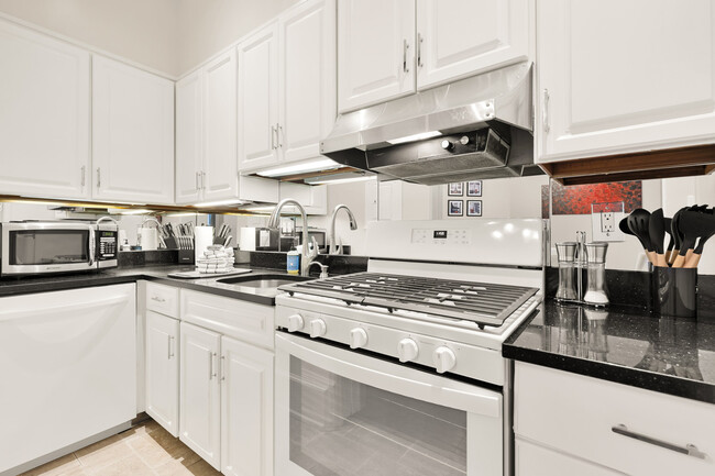 Building Photo - 1740 R St NW