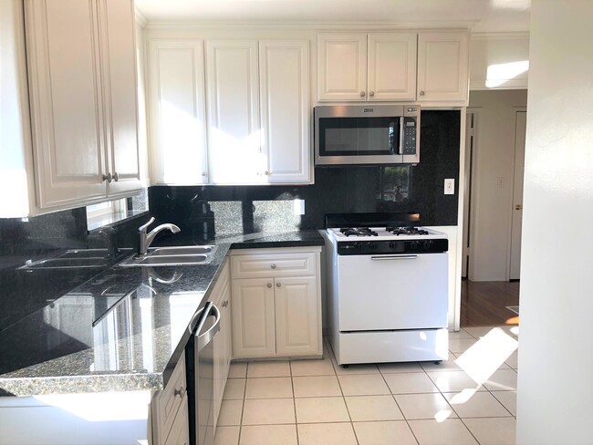 Building Photo - 6441 W 86th Pl