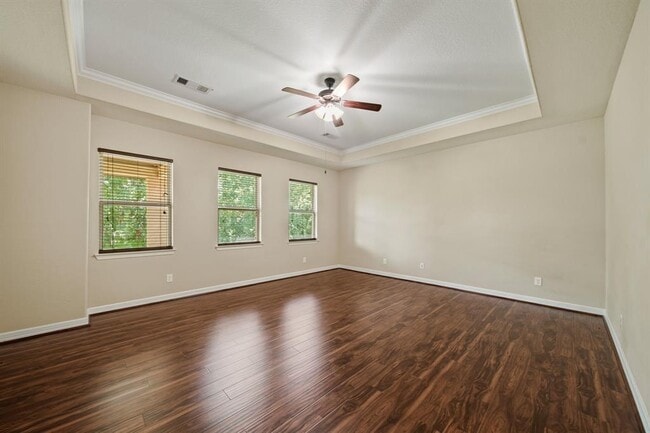 Building Photo - 10 Val Delsa Ct