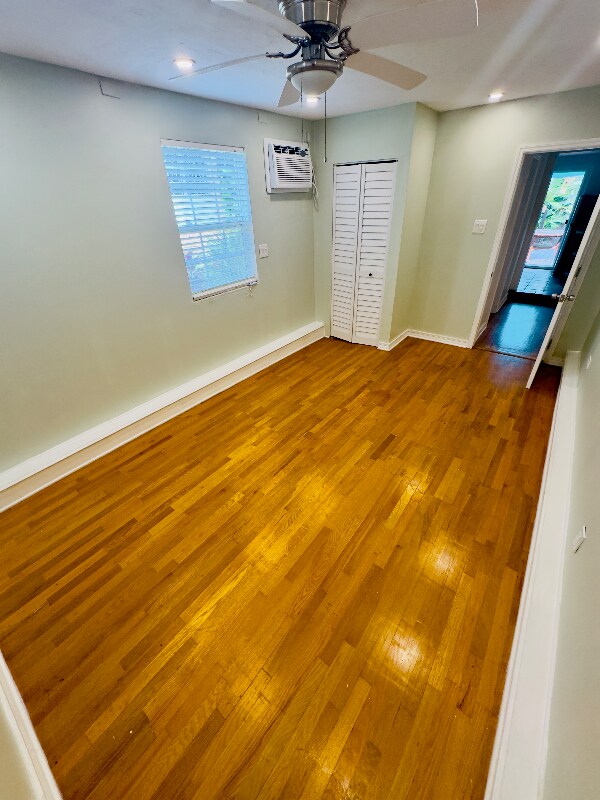 Building Photo - 726 N Peninsula Dr