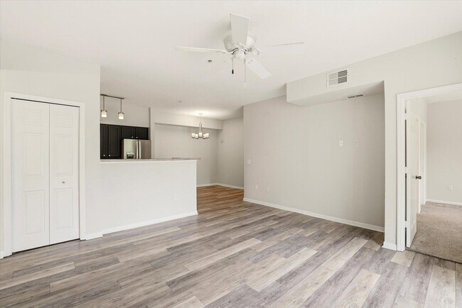 Building Photo - 2801 Chancellorsville Dr