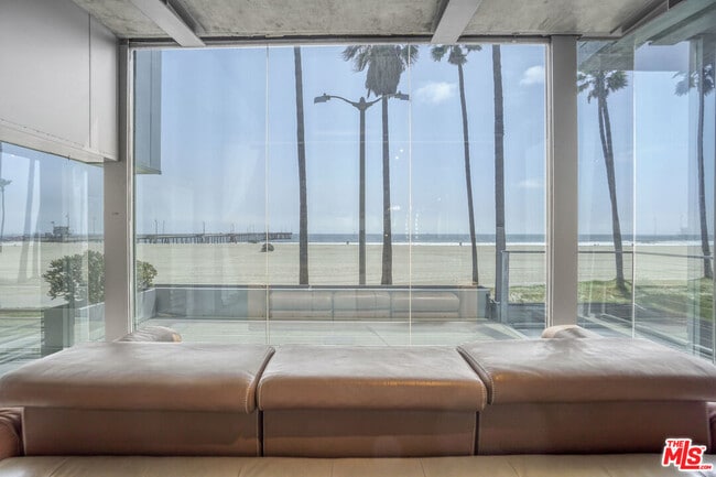 Building Photo - 2911 Ocean Front Walk