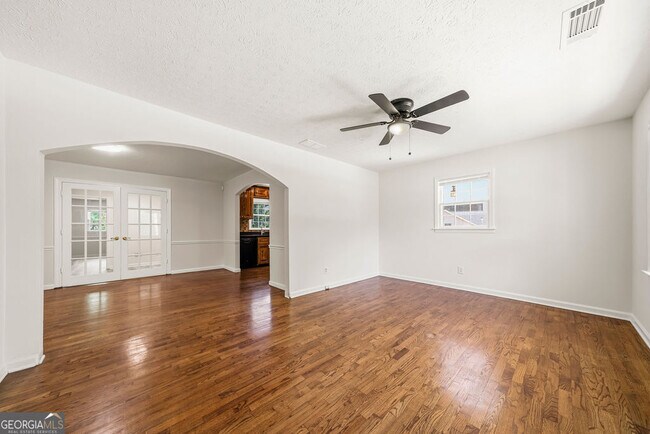Building Photo - 3940 Hubert Dr