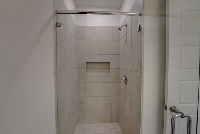 Building Photo - Must See 5 Bed 4.5 Bath in Northlake