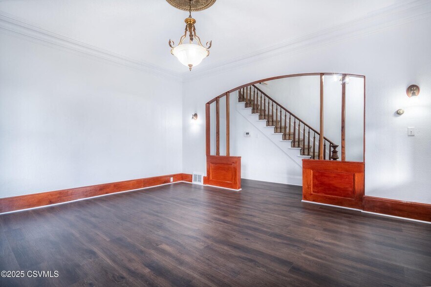 Building Photo - 934 Grand St