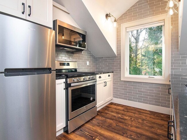 Building Photo - Expansive Loft-Style Carriage House in Private Haller Lake Estate