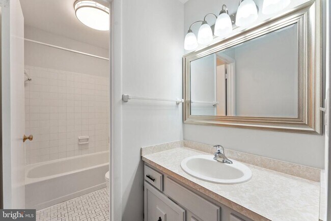 Building Photo - 15001 Cherrydale Dr