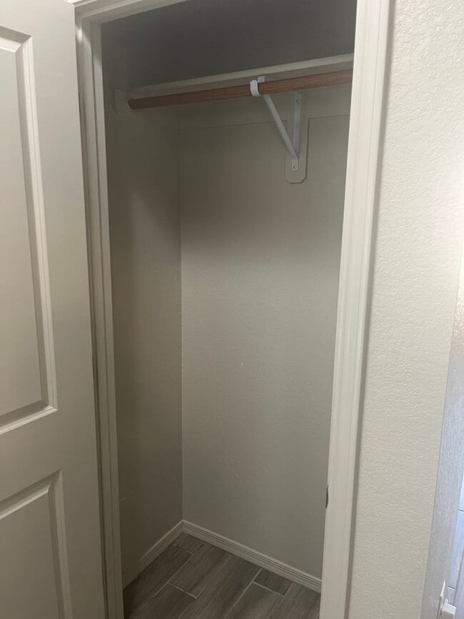 Building Photo - Beautiful Like New 4 Bedroom 3 Bathroom ho...
