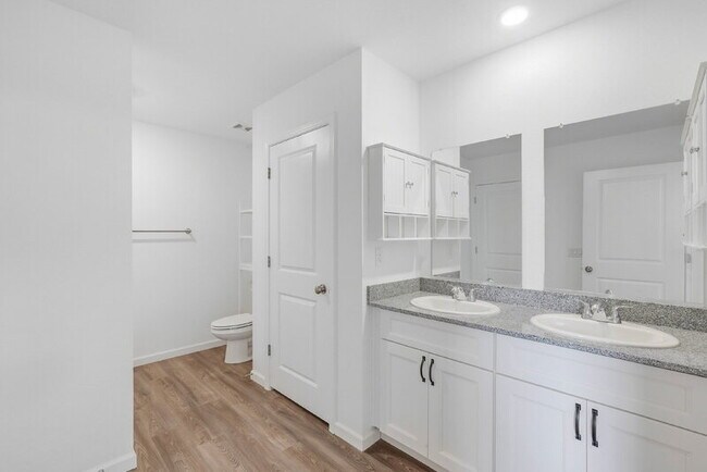Building Photo - 1796 W Laguna Dr