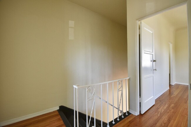Building Photo - 1417 S Crescent Heights Blvd