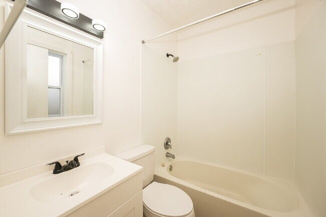 Building Photo - 4495 W 137th St