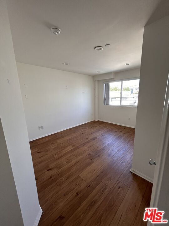 Building Photo - 3668 Mentone Ave