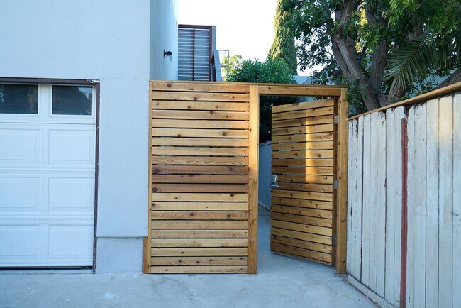 Building Photo - FURNISHED Modern One Bedroom+Loft Coronado! In Unit W/D! AC! Assigned Parking!