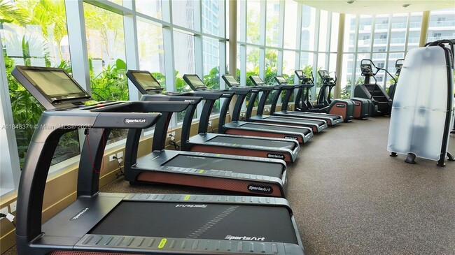 Building Photo - 700 NE 24th St