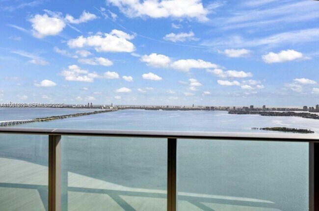 Building Photo - 460 NE 28th St