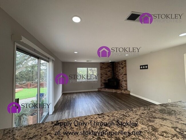 Building Photo - 1920 Encima Dr