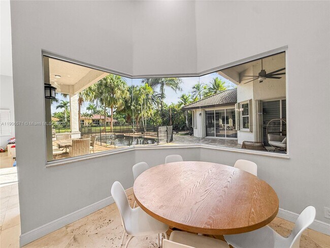 Building Photo - 2514 Poinciana Dr