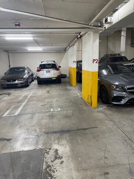 Parking - 1409 S Westgate Ave