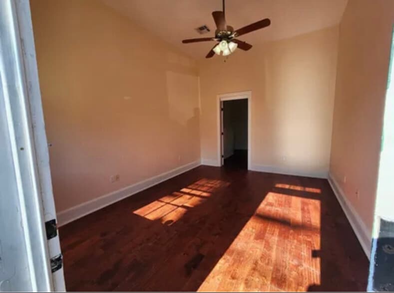 Building Photo - 2921 Annunciation St