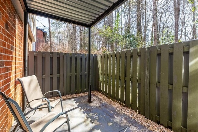 Building Photo - 6851 Roswell Rd