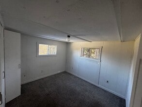 Building Photo - Great duplex 3 bed 1 bath townhome.