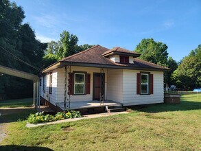 Building Photo - Complete remodeled 3 bedroom 1 1/2 bath home in Belmont!!