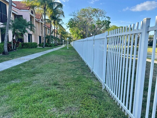 Building Photo - 10581 SW 155th Ct