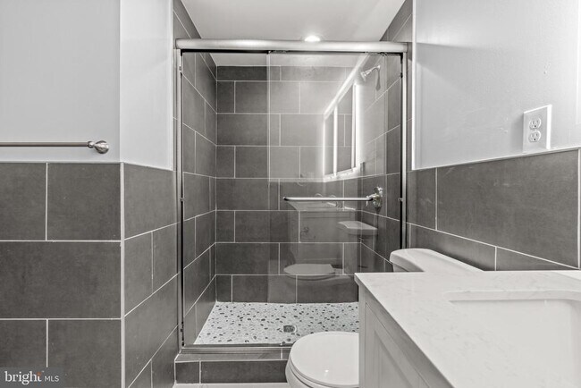 Building Photo - 34 Hinsdale Ln