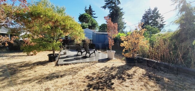 Building Photo - Absolutely Gorgeous 3 bd, 1 ba House locat...