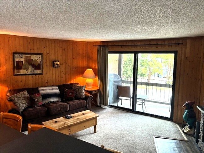 Building Photo - 1075 Ski Hill Rd
