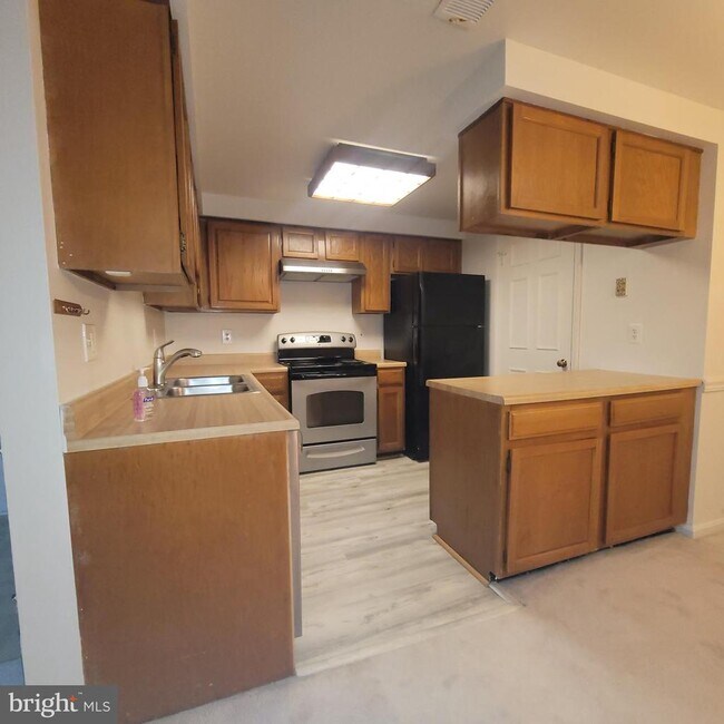 Building Photo - 6903 Sandra Marie Cir