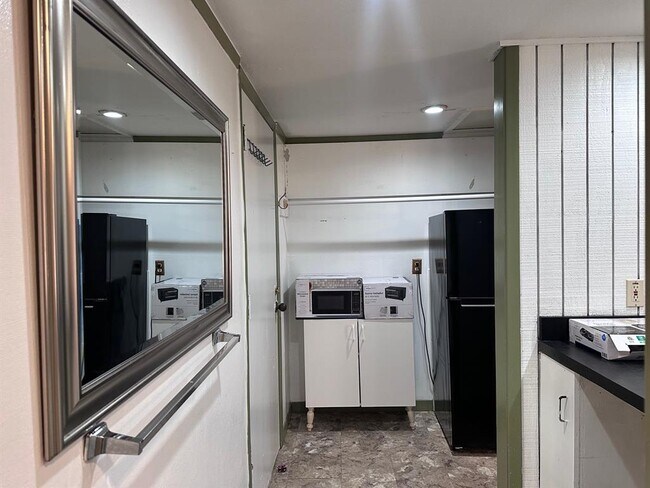 Building Photo - 126 Conference Dr