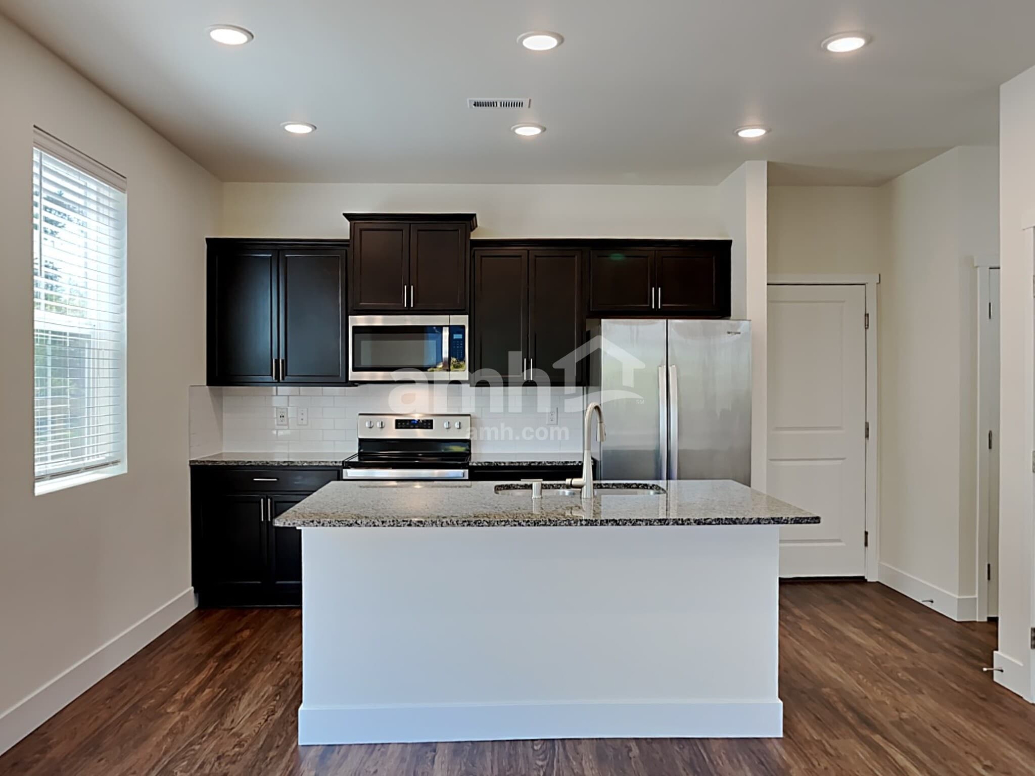 Building Photo - 32974 Lookout Ln