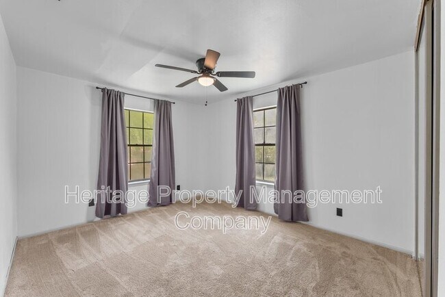 Building Photo - 2526 Town Briar St
