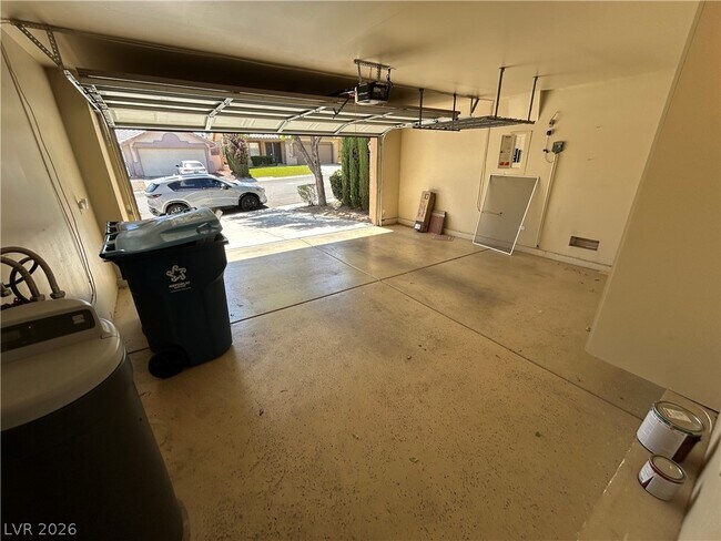 Building Photo - 10404 Horseback Ridge Ave