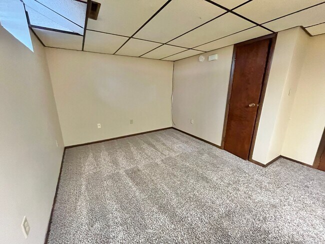 Building Photo - 608 S 3rd Ave