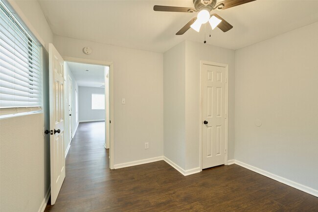 Building Photo - 51 Harbour Row Dr