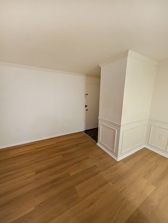 Building Photo - 11402 Cherry Hill Rd